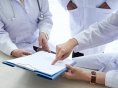 Para enfrentar a covid-19, o Brasil conta com 422 mil médicos com menos de 60 anos em atividade